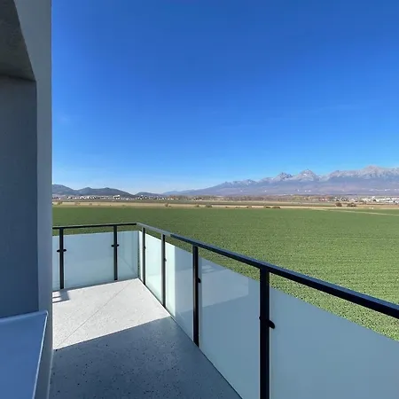 For 4 With Balcony & High Tatras View, Free Parking شقة