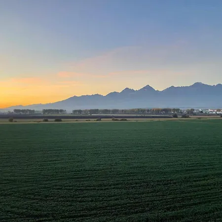 For 4 With Balcony & High Tatras View, Free Parking شقة *